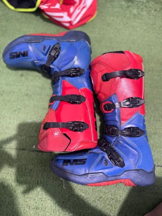 Capacete e equipamentos trilhas - Foto 2