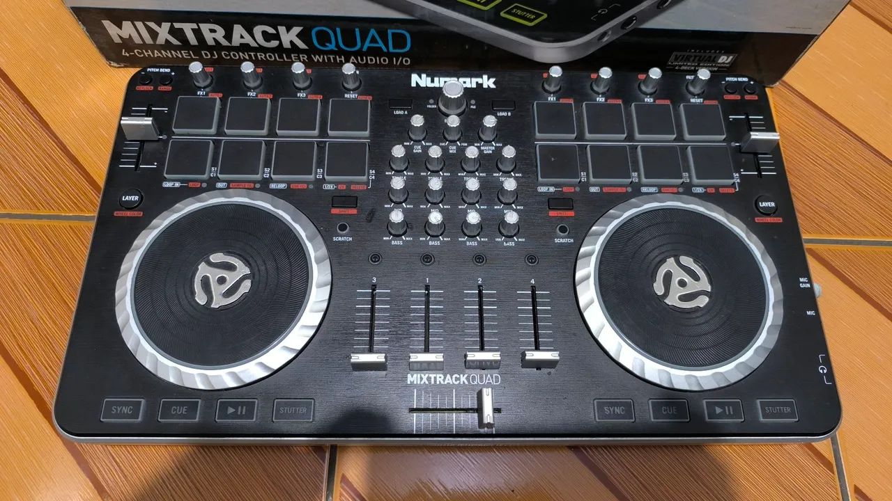 Numark Mixtrack Quad Controller64316476163201121