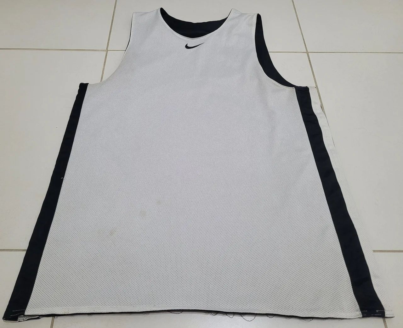 Camisa regata Basquete Nike double face preta e branca - Foto 3