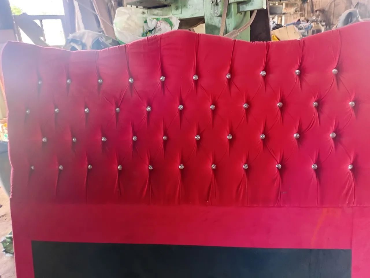 Cabeceira semi-nova vermelha