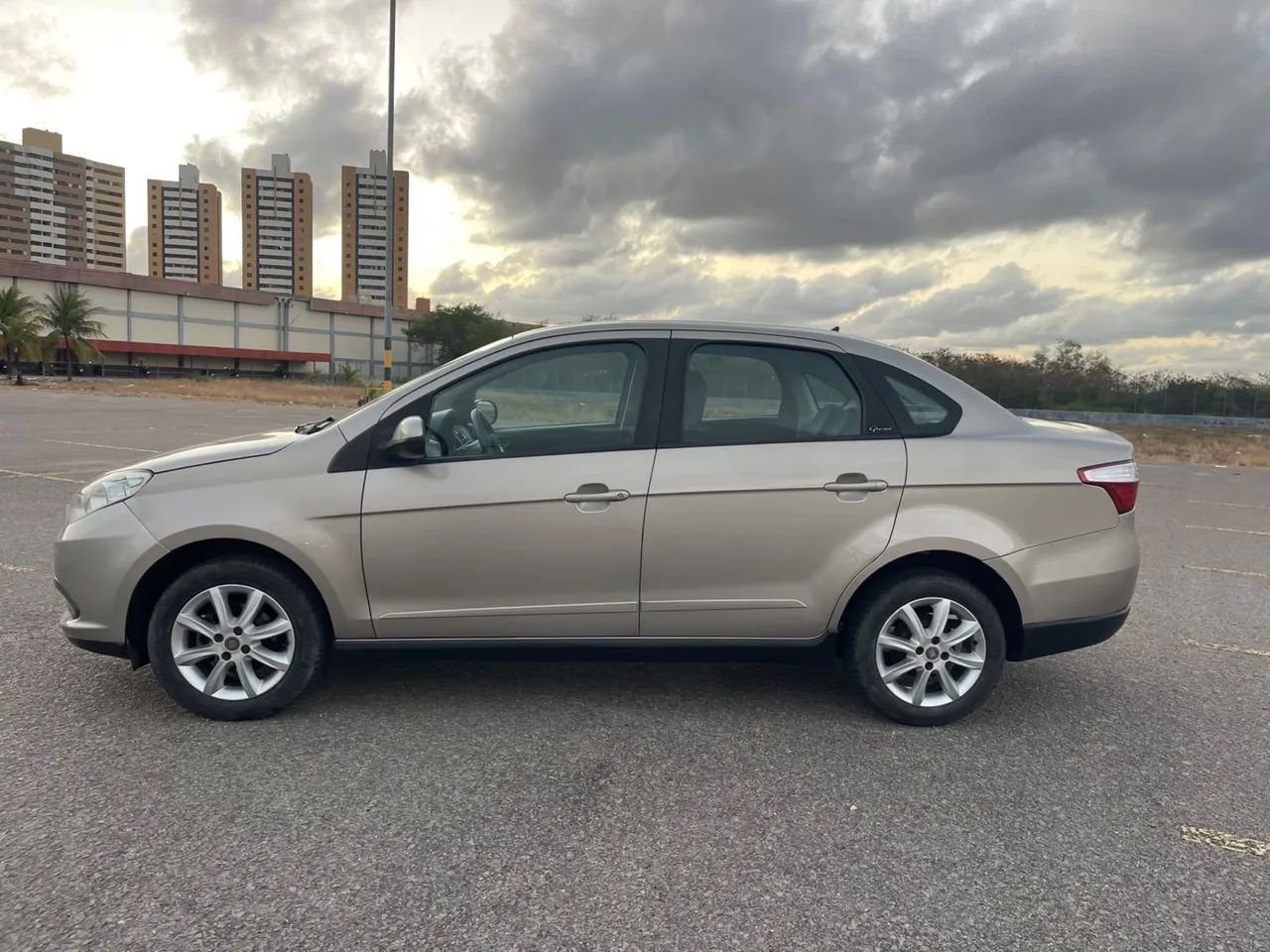 GRAND SIENA ATTRACTIVE 1.4 2013 - Foto 5