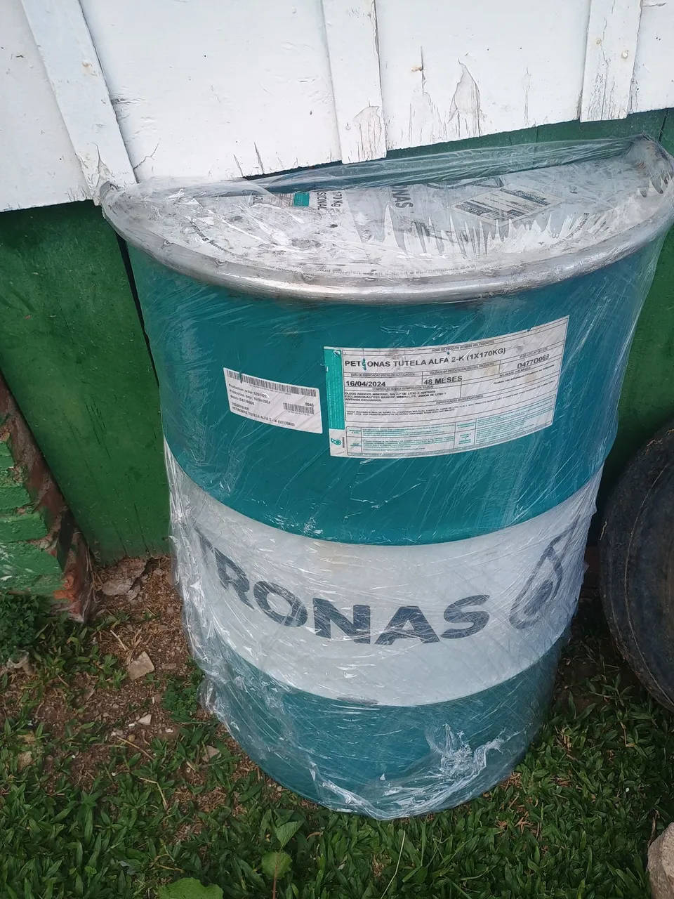 Meio Tambor de óleo Petronas Tutela Alfa 2-K para churrasco
