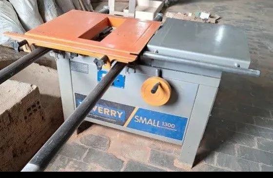 Esquadrejadeira verry small 1300