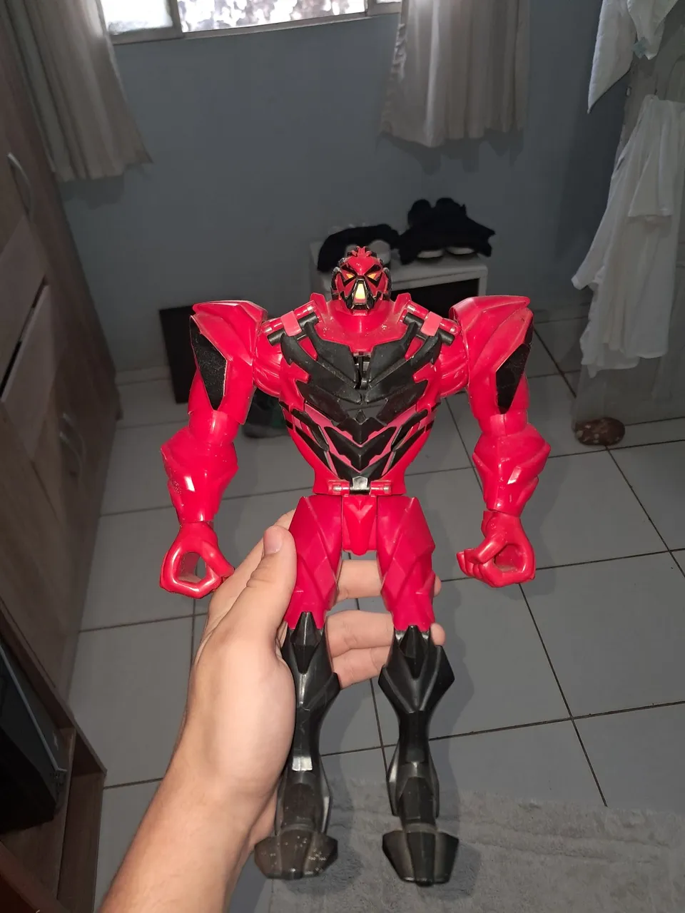 Boneco Robô Vermelho Articulado