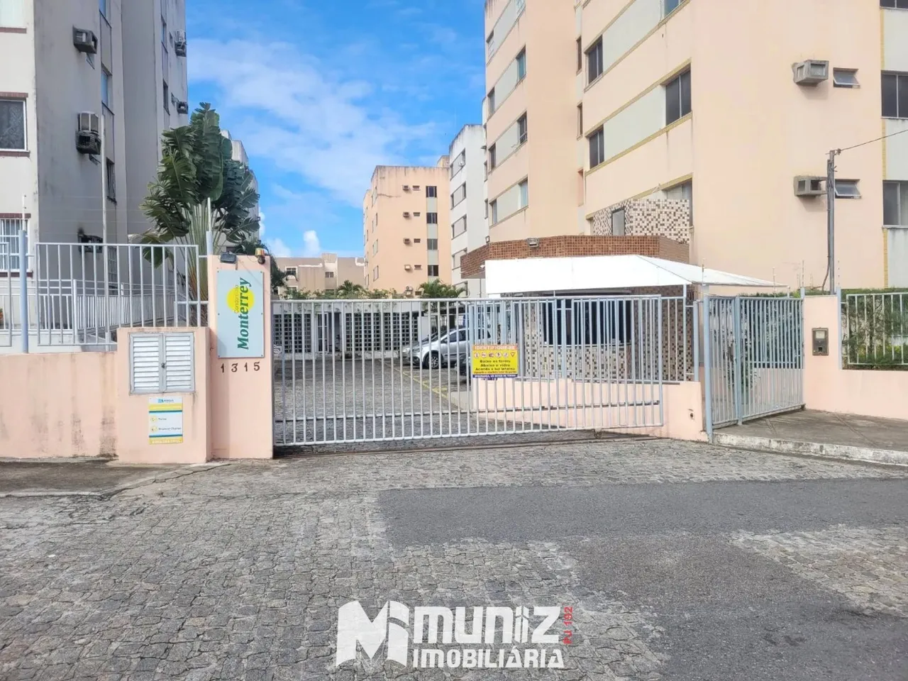 Apartamento Para Alugar com 3 quartos 1 suíte no Condomínio Monterrey