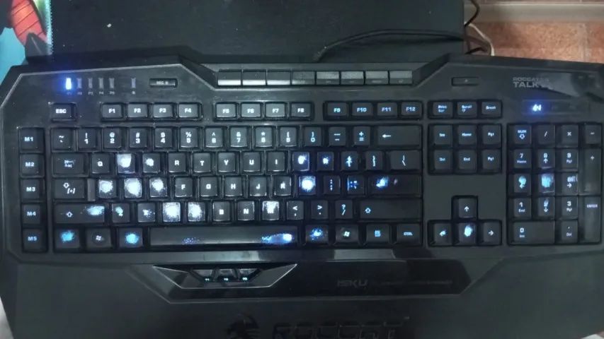 Teclado roccat isku