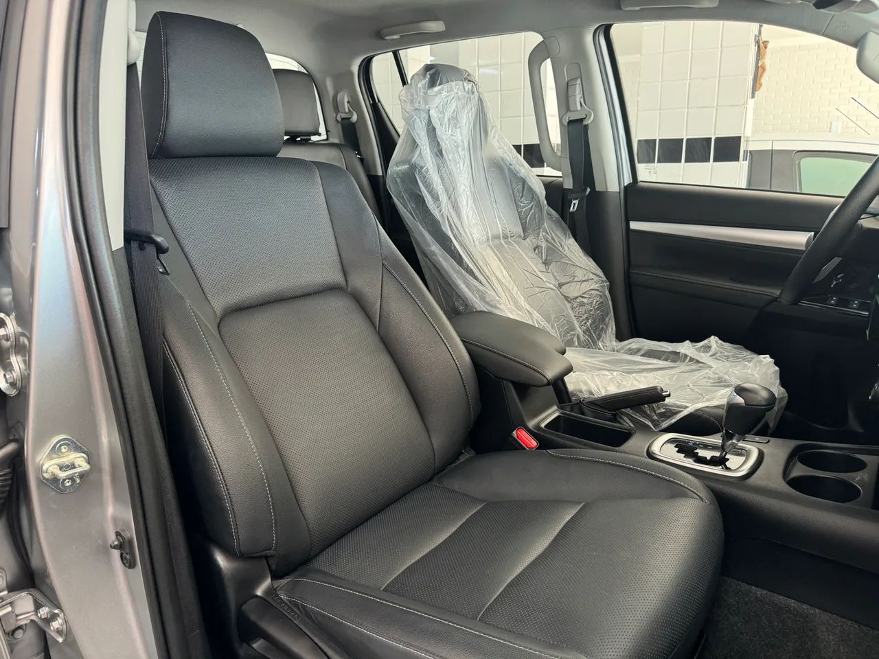 HILUX SRX PLUS 2024/2024, ÚNICA DONA, APENAS 26 MIL KM, NOVÍSSIMO  - Foto 9