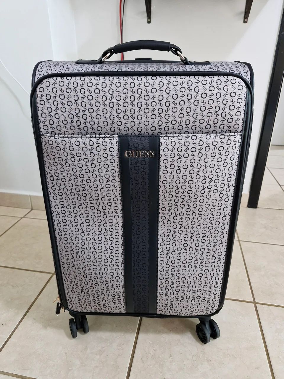 Mala De Viagem 23 Kg Guess Original Flexível Rodinhas 360º