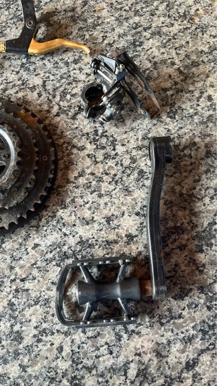 Peças de bicicleta - Freio, coroa, pedais e cassete - Foto 3