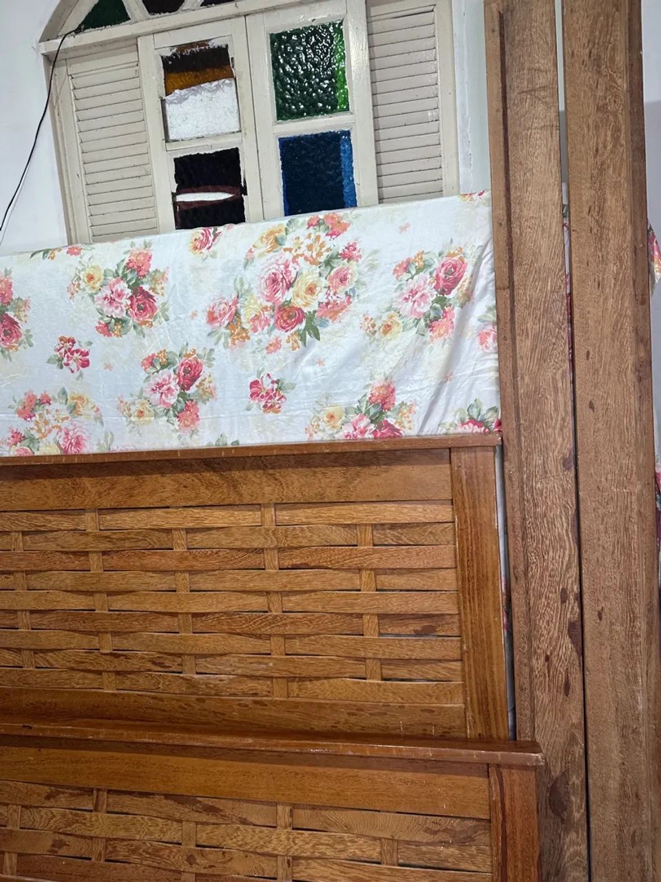 Cama de madeira maciça com cabeceira - Foto 4