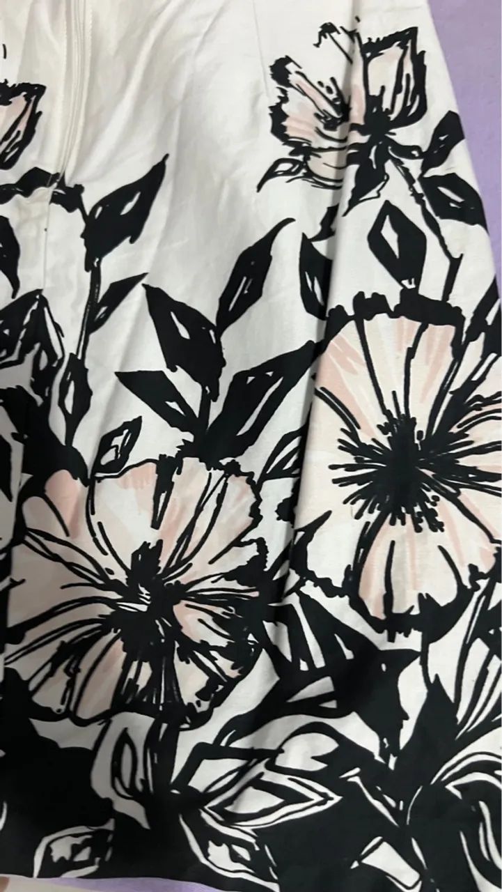 Vestido Floral Branco e Preto - Foto 3