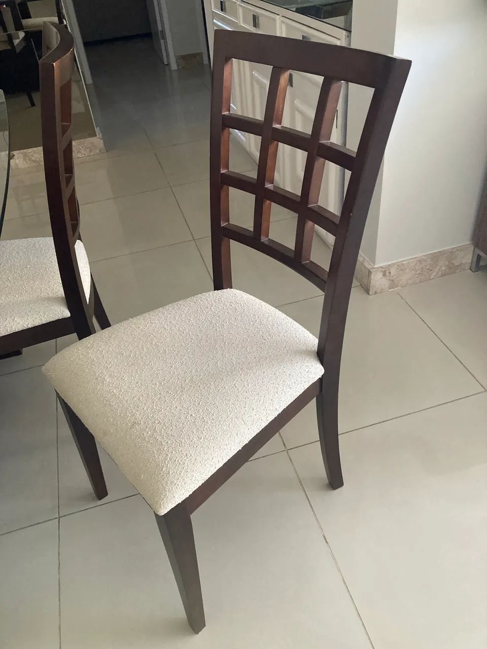 Mesa com 6 cadeiras - Foto 2