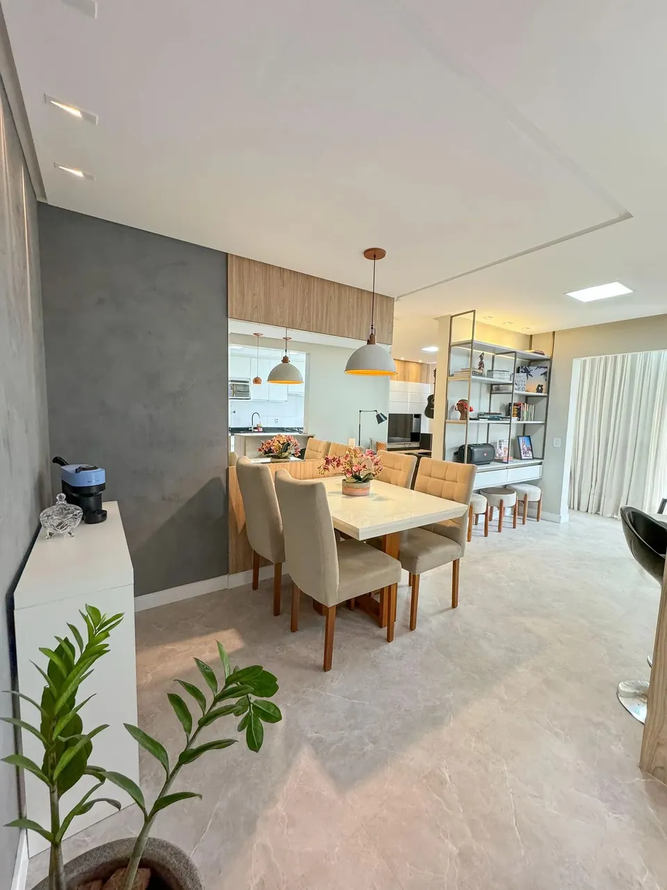 Apartamento 03 Qtos C/suite - Luxo / Villaggio Limoeiro - Sol manhã / Elevador Serra ES.