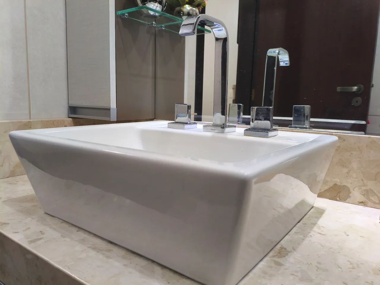 Cuba de cerâmica branca para banheiro