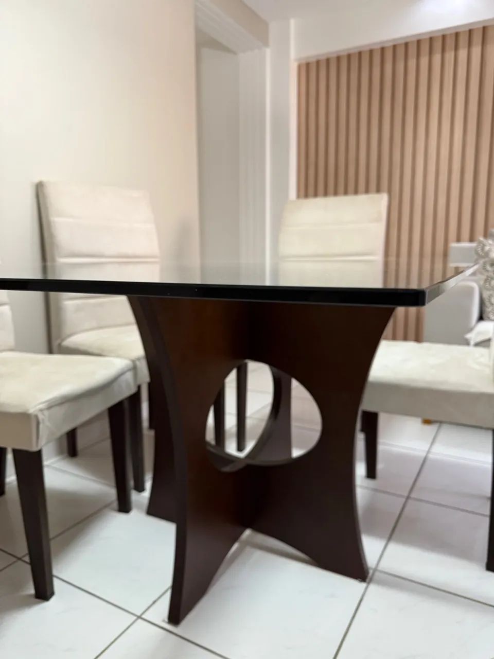 Mesa de Jantar de Vidro com 4 Cadeiras - Foto 3