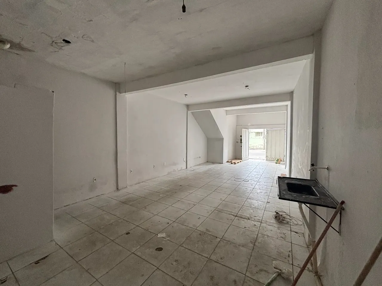 Ponto comercial em Monte Castelo, em rua principal.