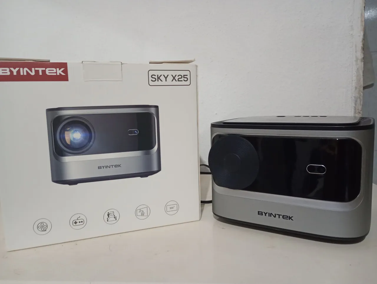 Projetor BYINTEK SKY X25 - Qualidade e Imagem Incrível!