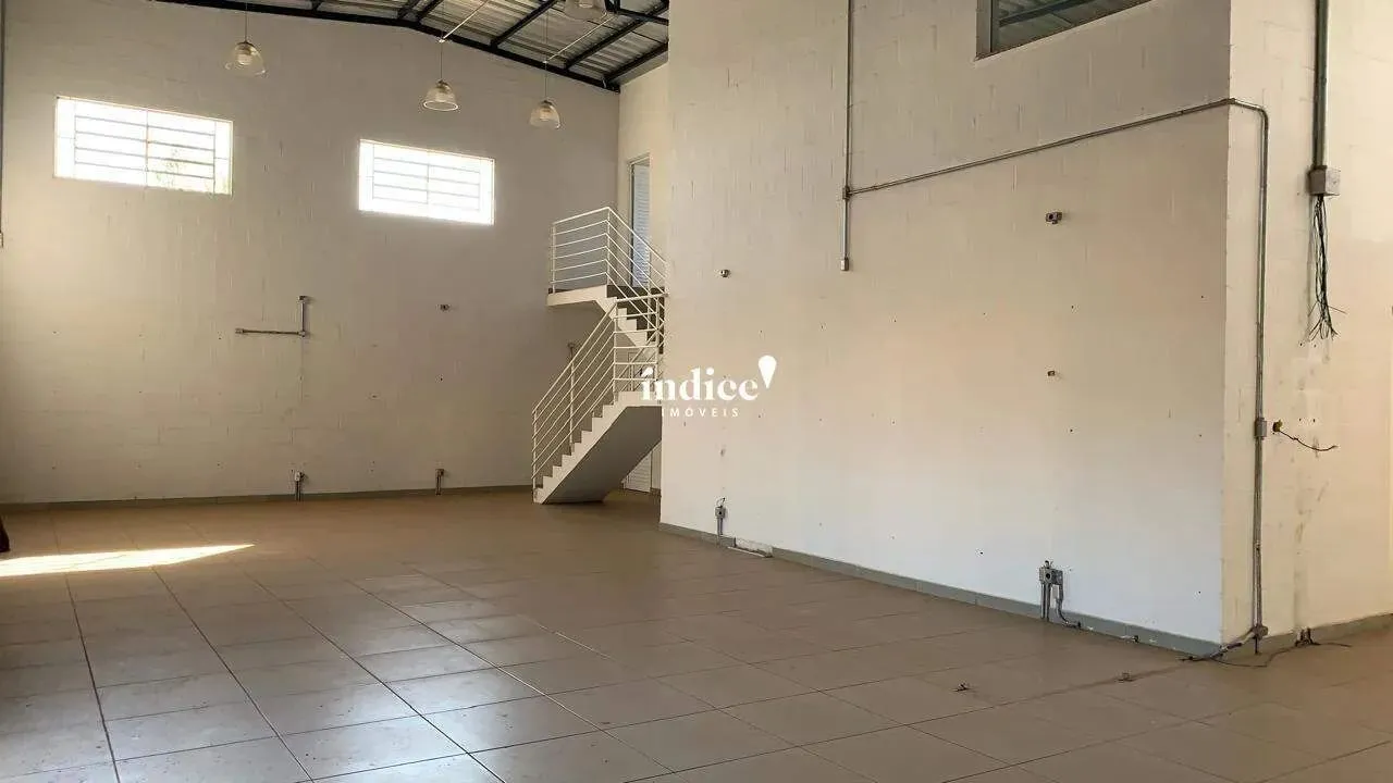 Galpão Comercial no Bairro Jardim Cristo Redentor, 3 vagas,