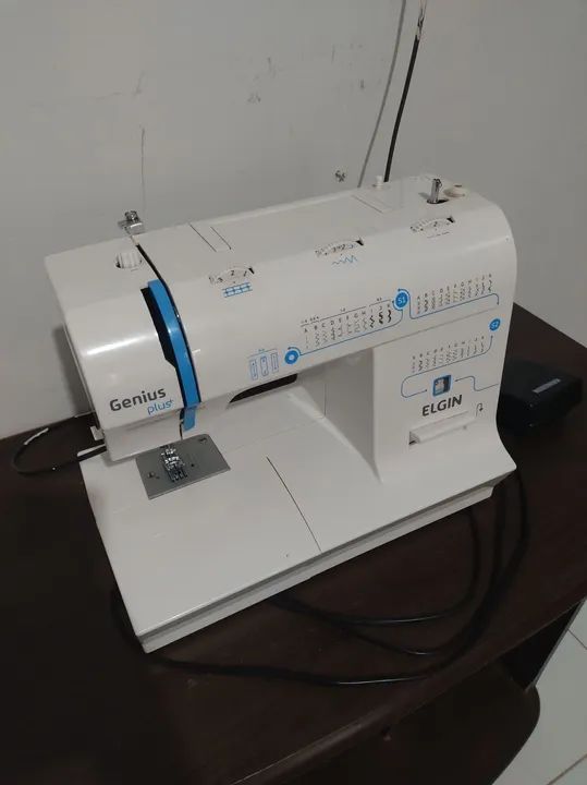 Máquina de Costura Singer - Acompanha Pedal - Foto 2