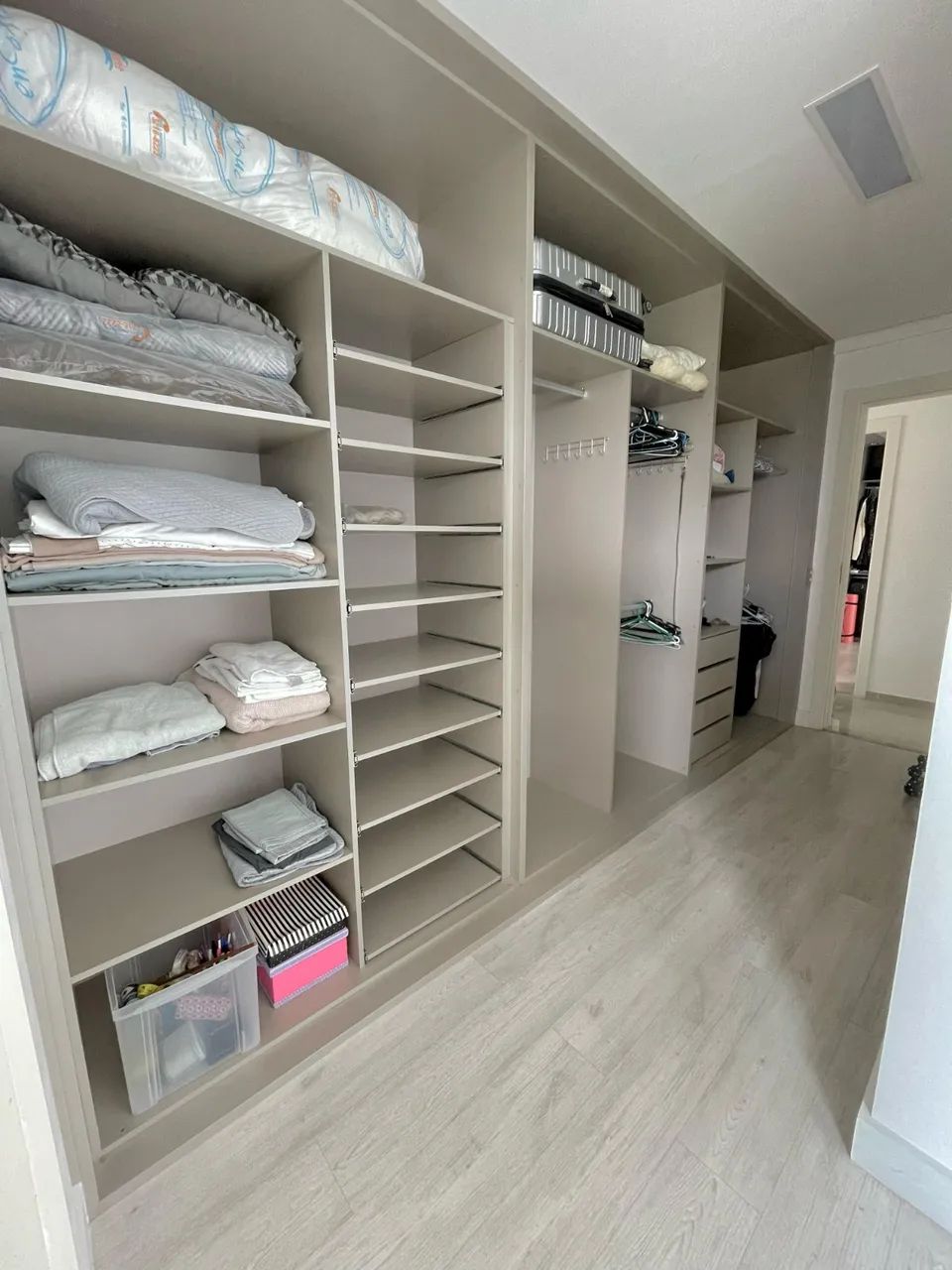 SINGOLARE, ADRIANÓPOLIS,  SEMI-MOBILIADO,  03 SUÍTES  COM CLOSET, VARANDA GOUMERT, 2 VAGAS - Foto 2