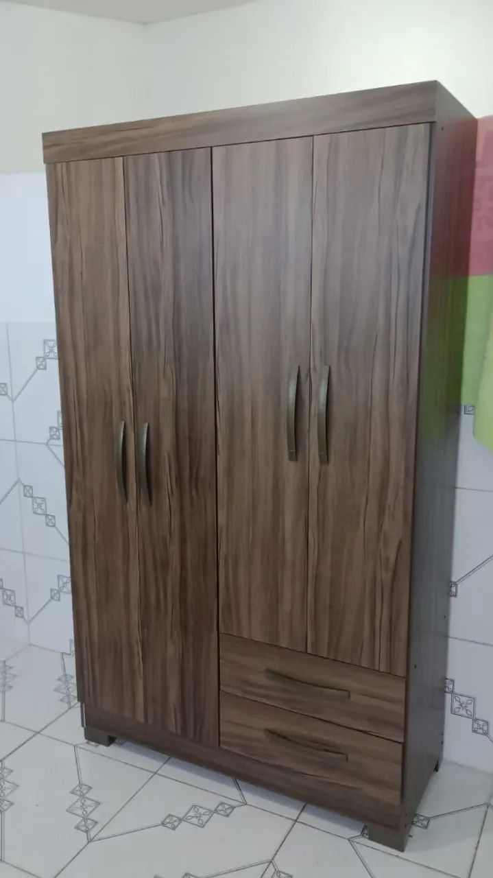 Guarda-Roupa 4 Portas com Gavetas - Amadeirado