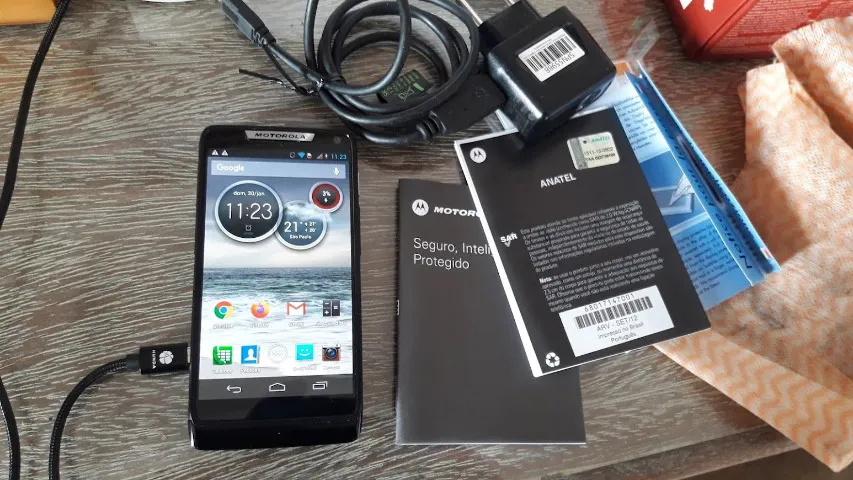 Motorola RAZR i XT890