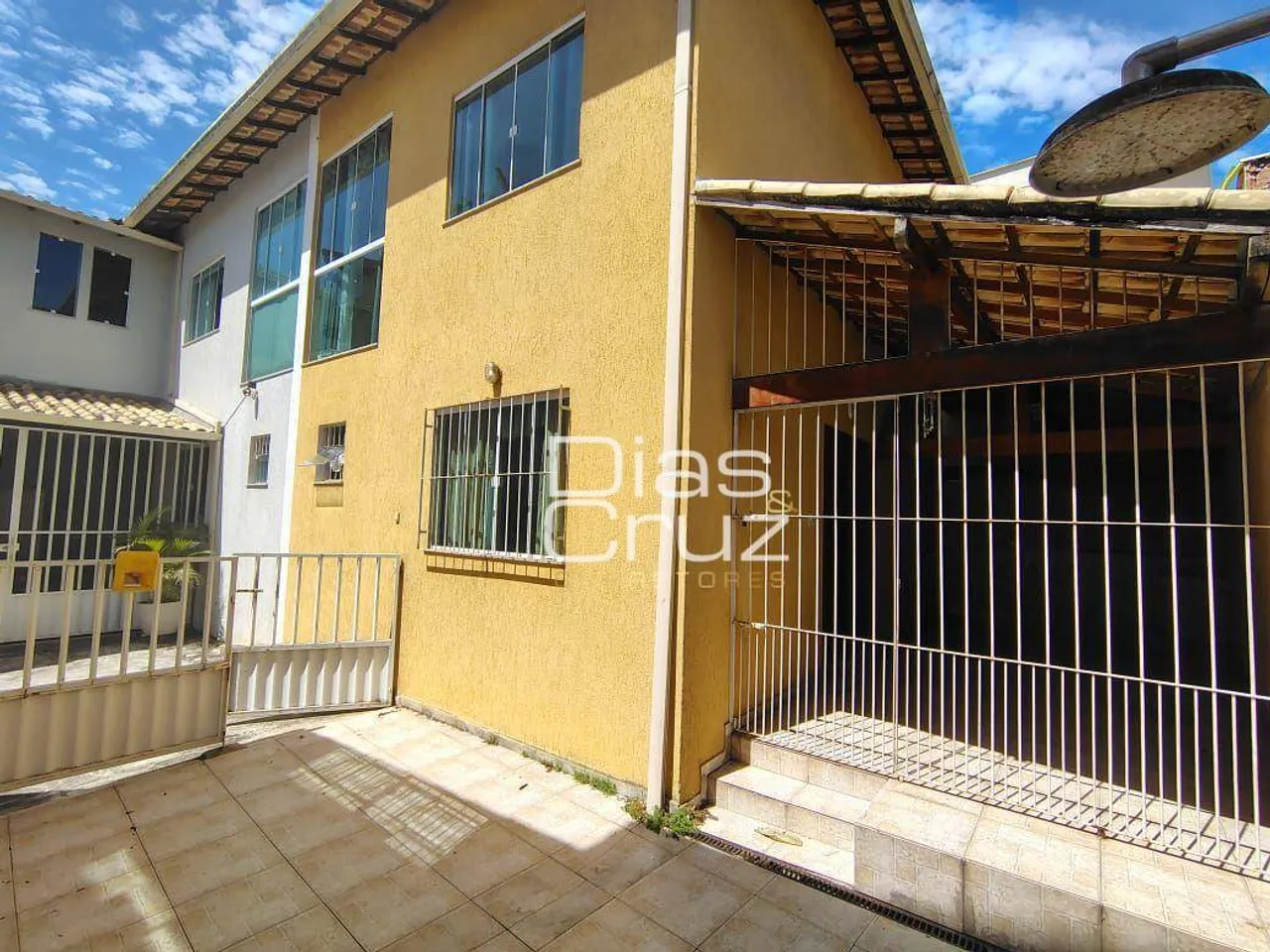 Duplex no Centro de Rio das Ostras com 2 suítes!