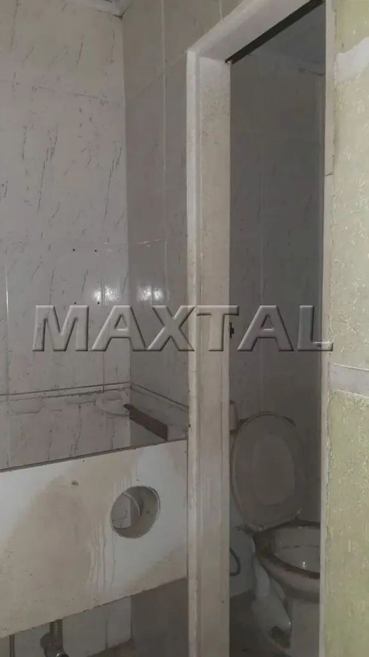 Loja de esquina para locação, com 15 metros de fachada, porta de aço e 2 vagas. - Foto 3