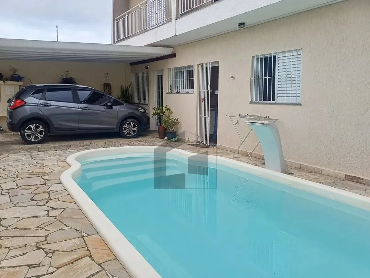 Sobrado para Venda em Mogi das Cruzes, Vila Lavinia, 3 dormitórios, 2 banheiros, 1 vaga