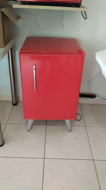 Frigobar vintage vermelho