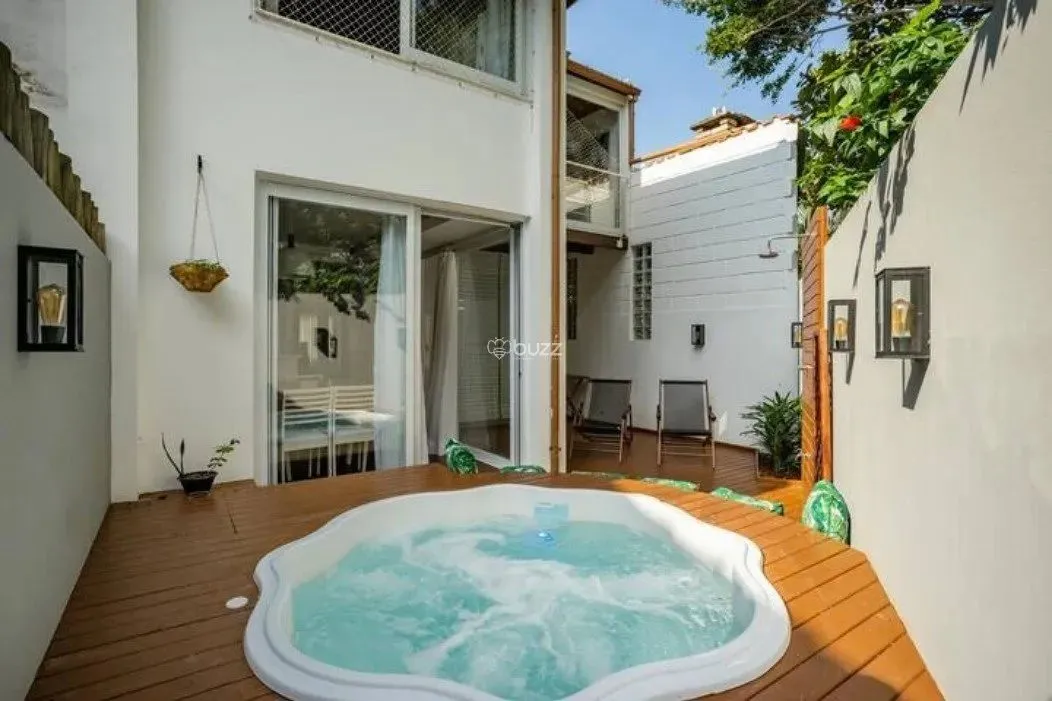 Sobrado para aluguel tem 84 metros quadrados com 3 quartos em Barra da Lagoa - Florianópol