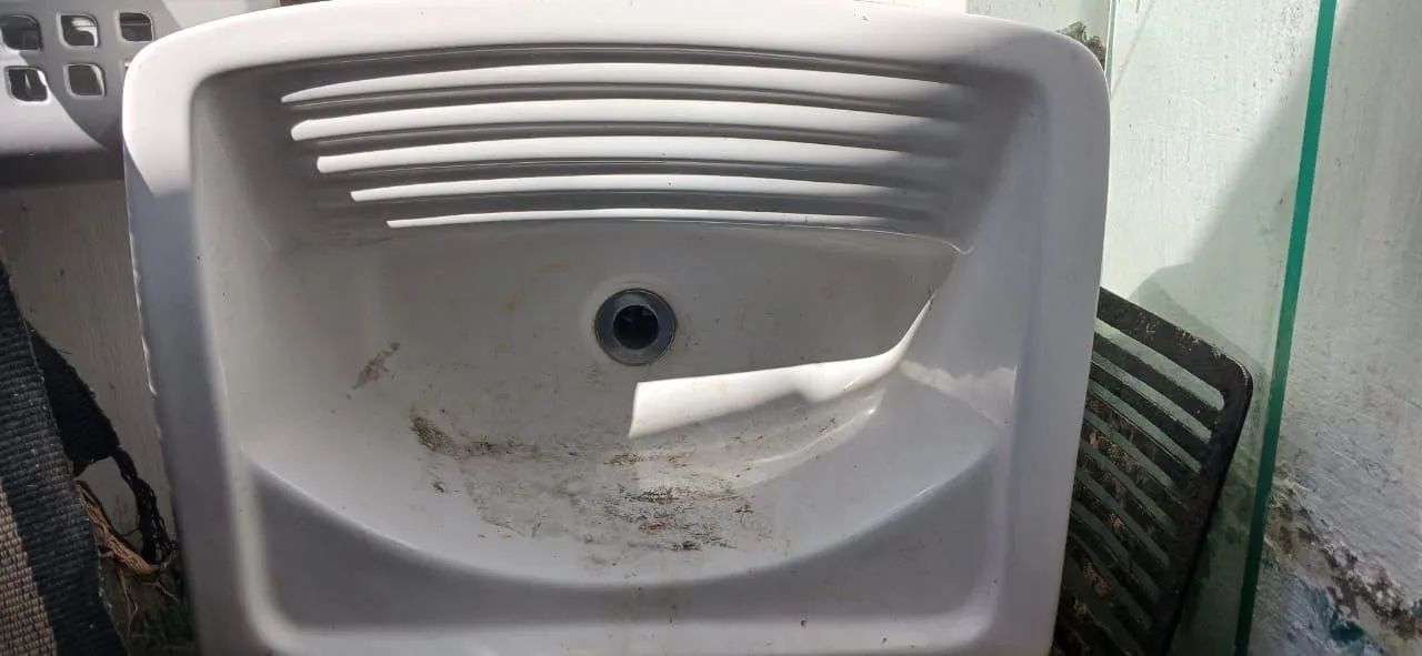 White sink basin415987130717982721