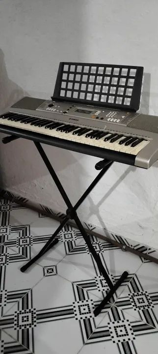 Teclado Yamaha PSR-E233 - Foto 2