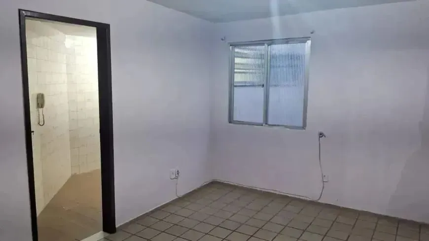 Imóvel para aluguel possui 60 metros quadrados com 2 quartos em Centro - Macaé - RJ