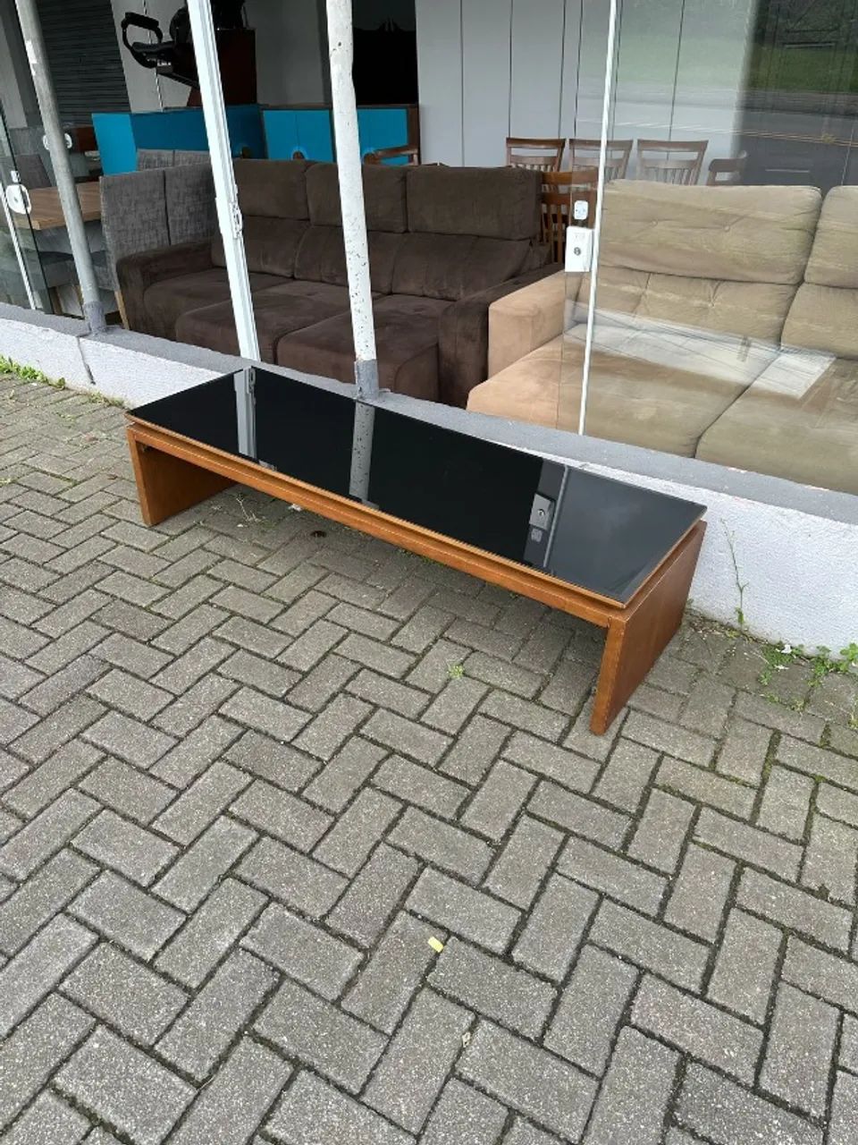 Mesa de centro em madeira maciça com vidro preto - Foto 5