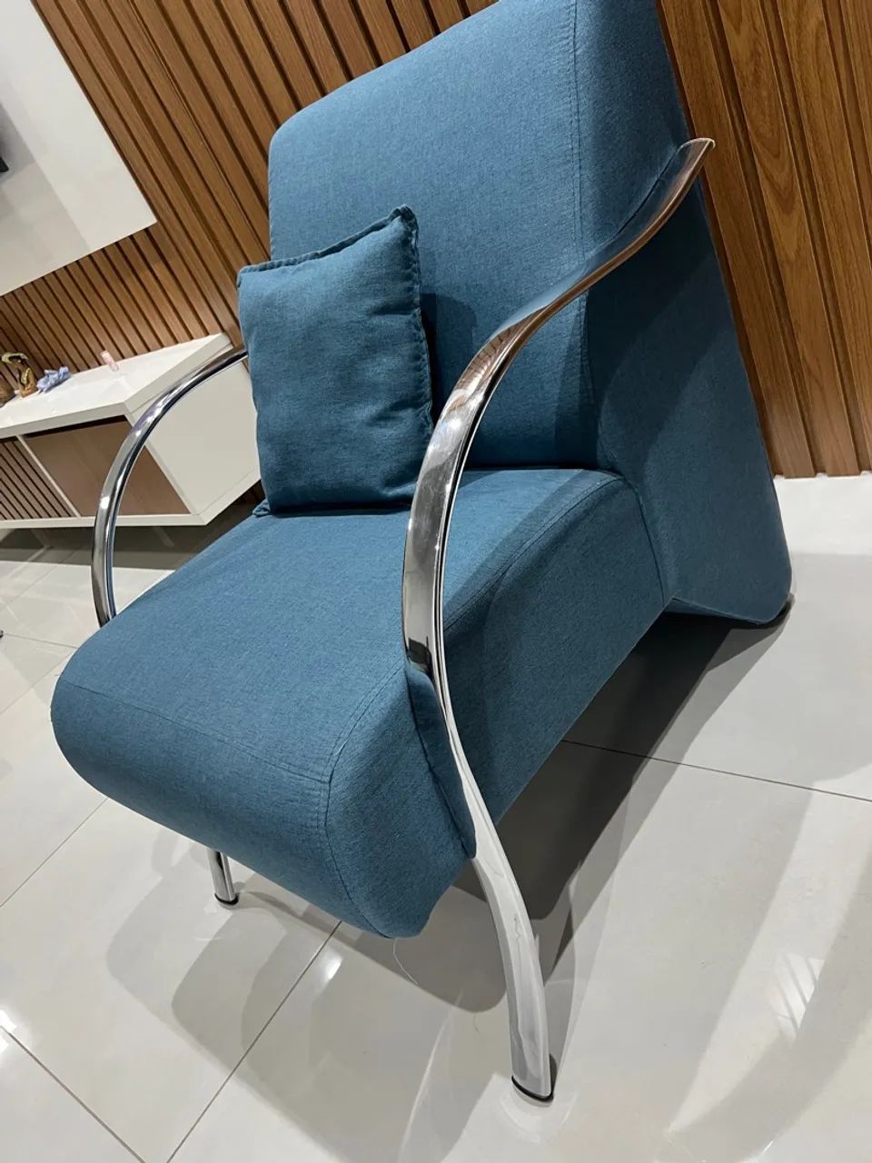 Poltrona moderna com design único