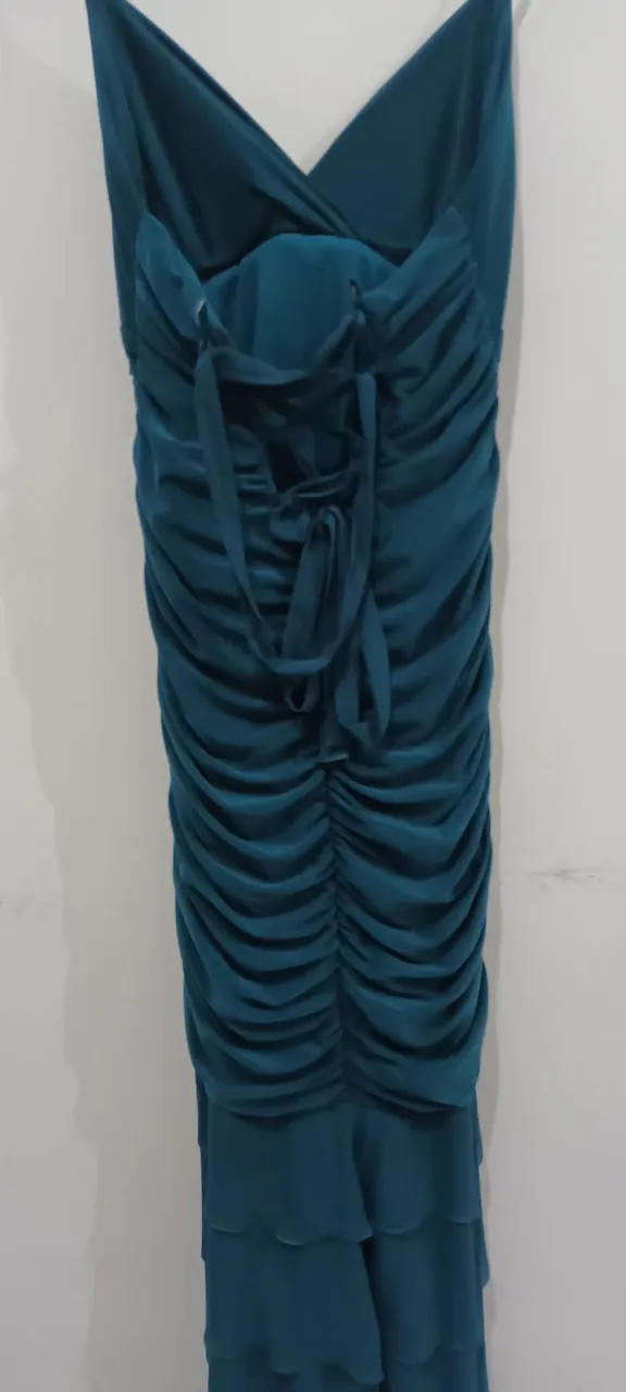 Vestido Longo Azul Esmeralda com Detalhes