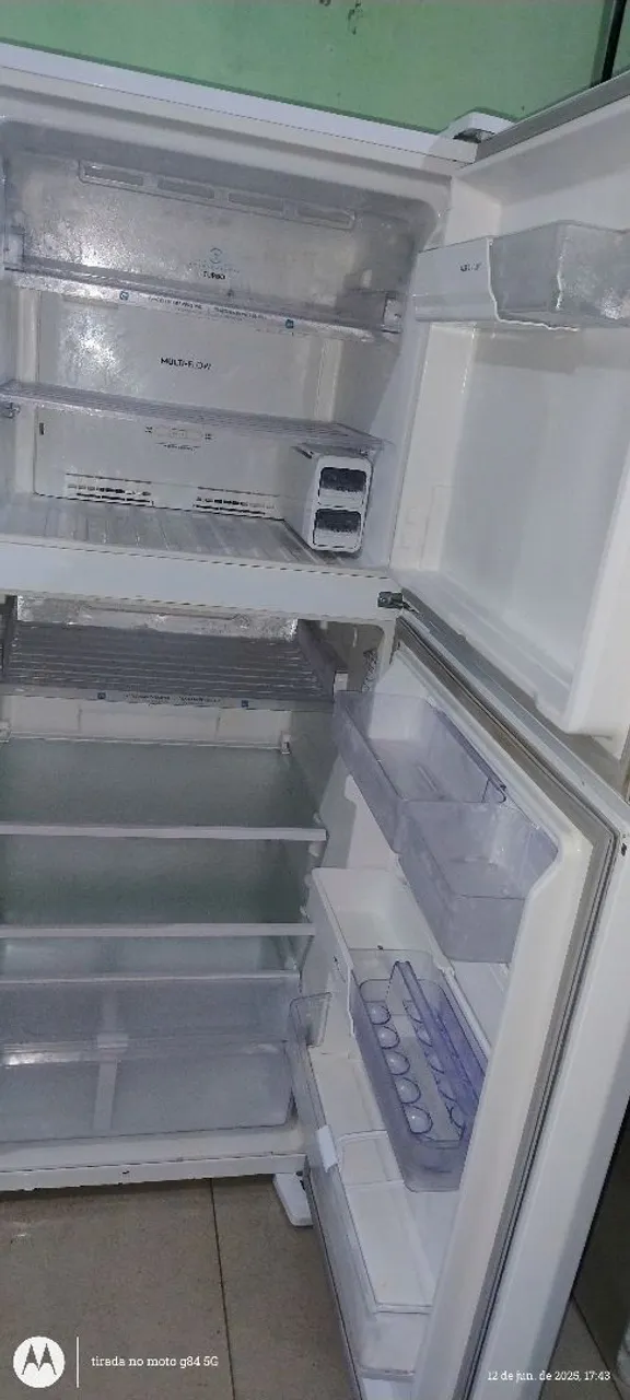 Geladeira Frost Free com Freezer Topo