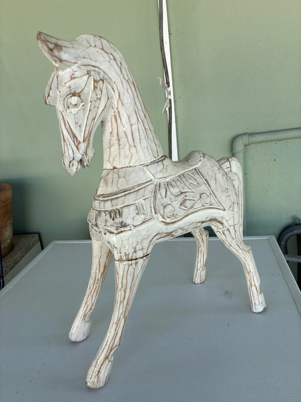 Escultura de Cavalo Decorativa em Madeira