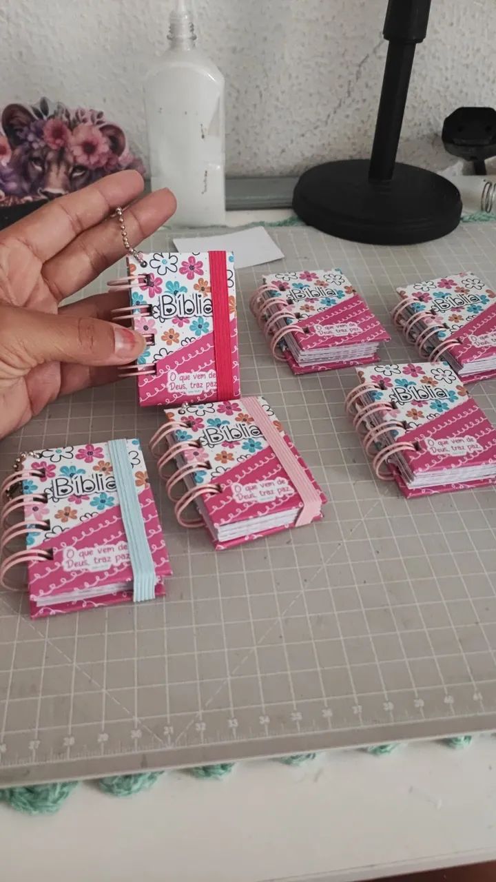 Mini bíblia chaveiro  - Foto 2