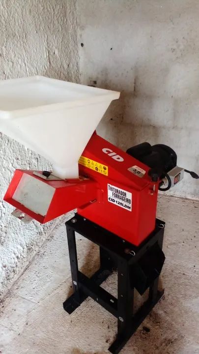 Triturador Forrageiro CID 125 LDM Motor Fechado 3CV com 10 Martelos Móveis