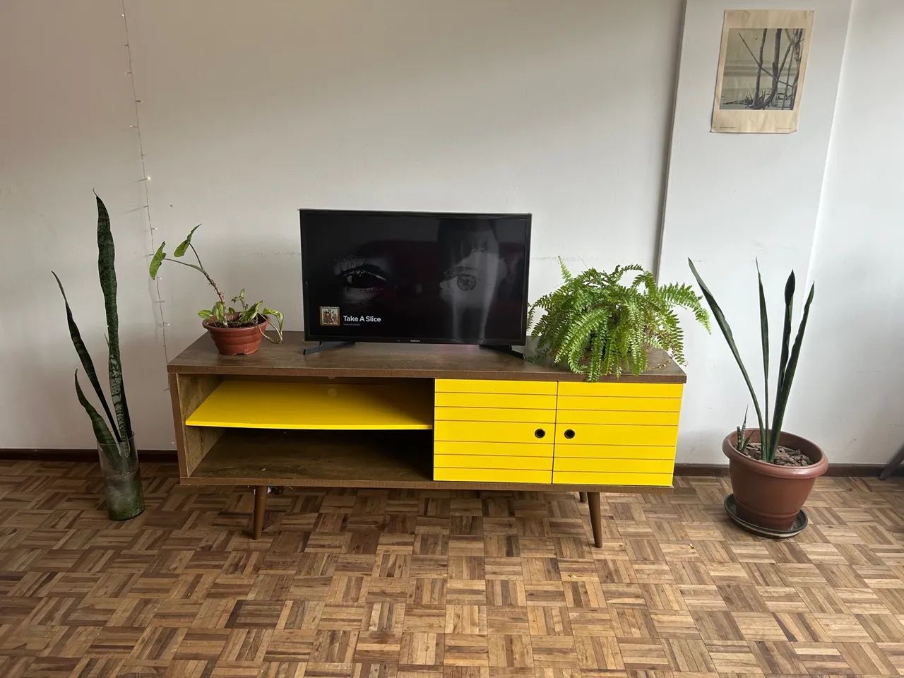 Rack de TV moderno com design vintage