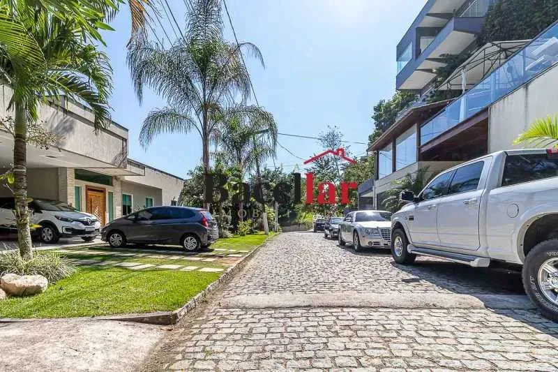 Casa em Condomínio - Triplex / Residencial / Vila Progresso