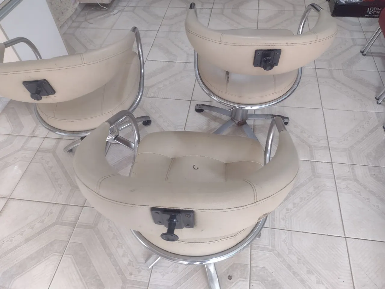 Vende -se cadeiras de cabeleireira