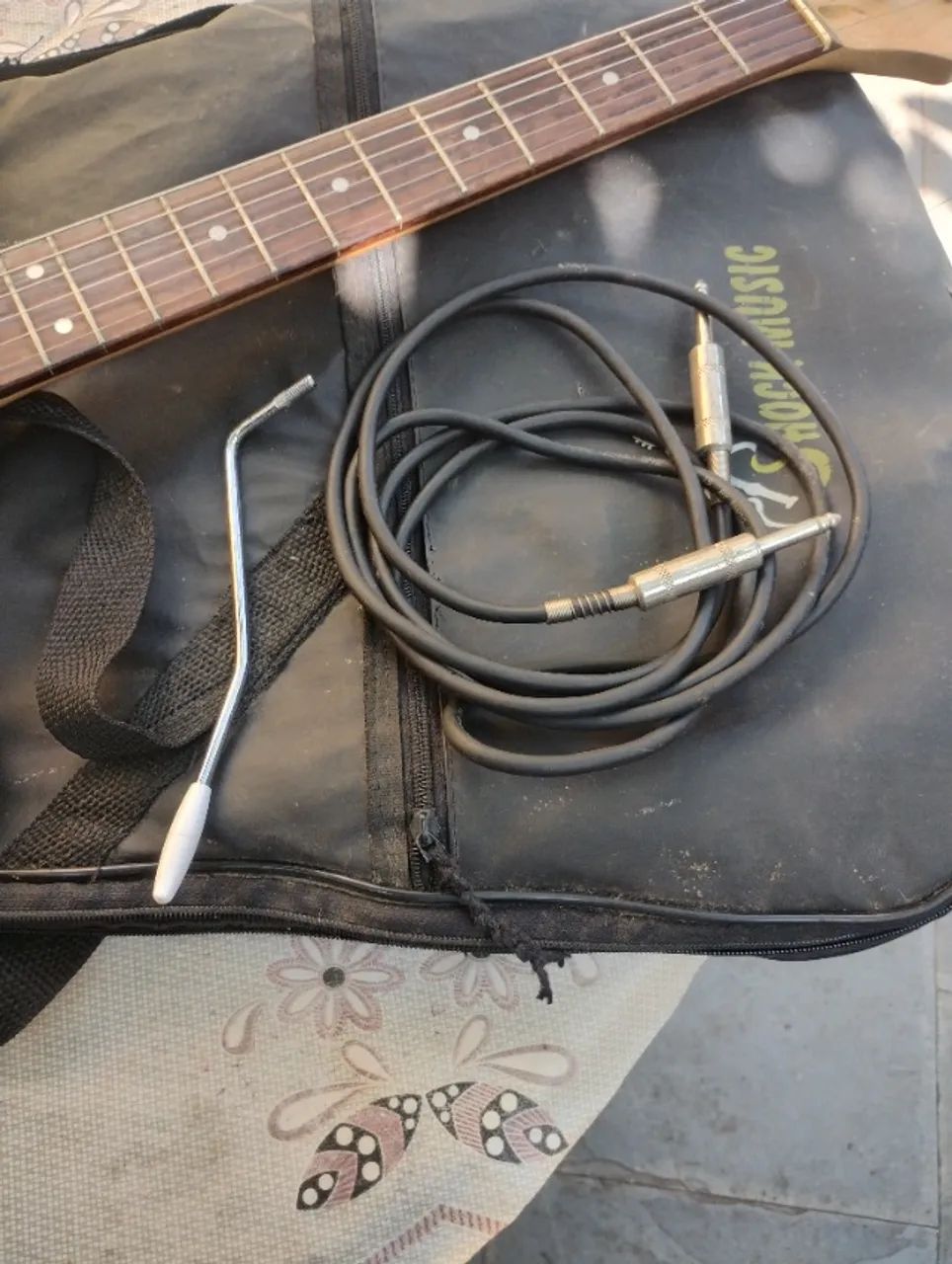 Guitarra Shelter Califórnia USA (Leia todo o anúncio) - Foto 3