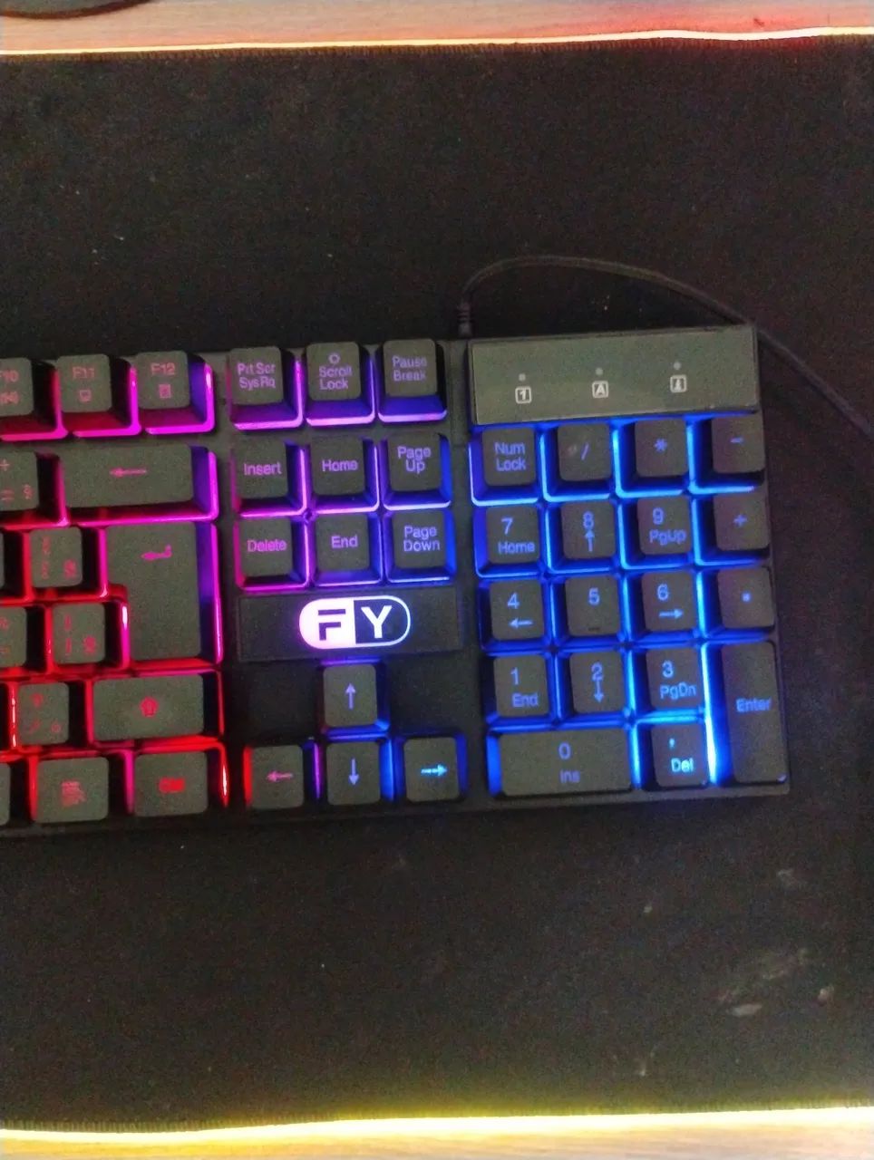 Teclado gamer com LED