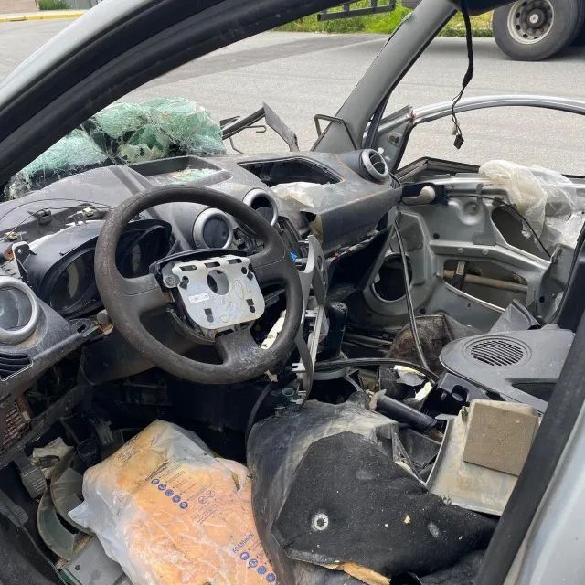 Ford Fiesta Sedan - veículo para sucata, completo ar e direção. - Foto 10