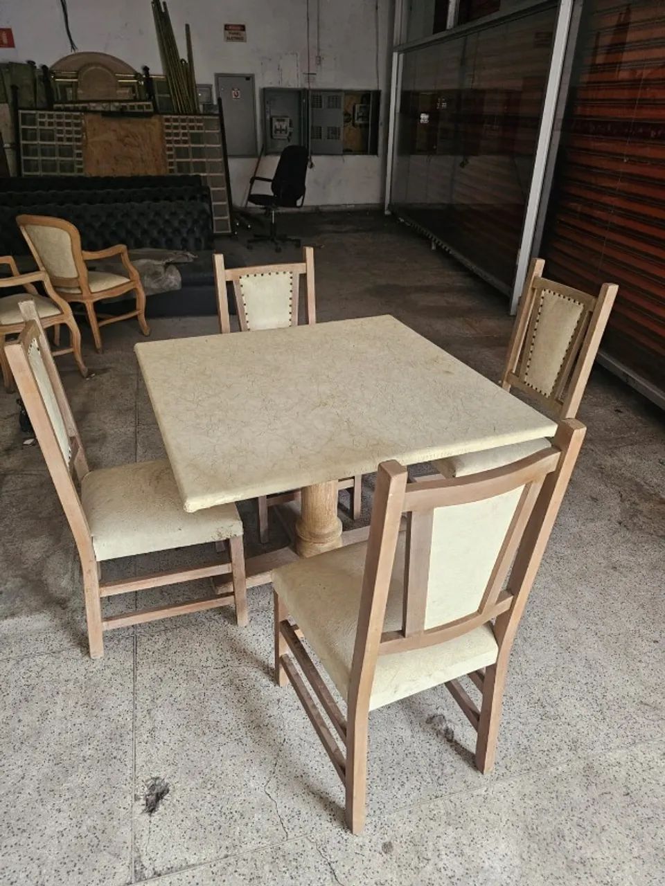Mesa com 4 cadeiras