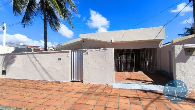 CASA EM PONTA NEGRA COM 3 QUARTOS