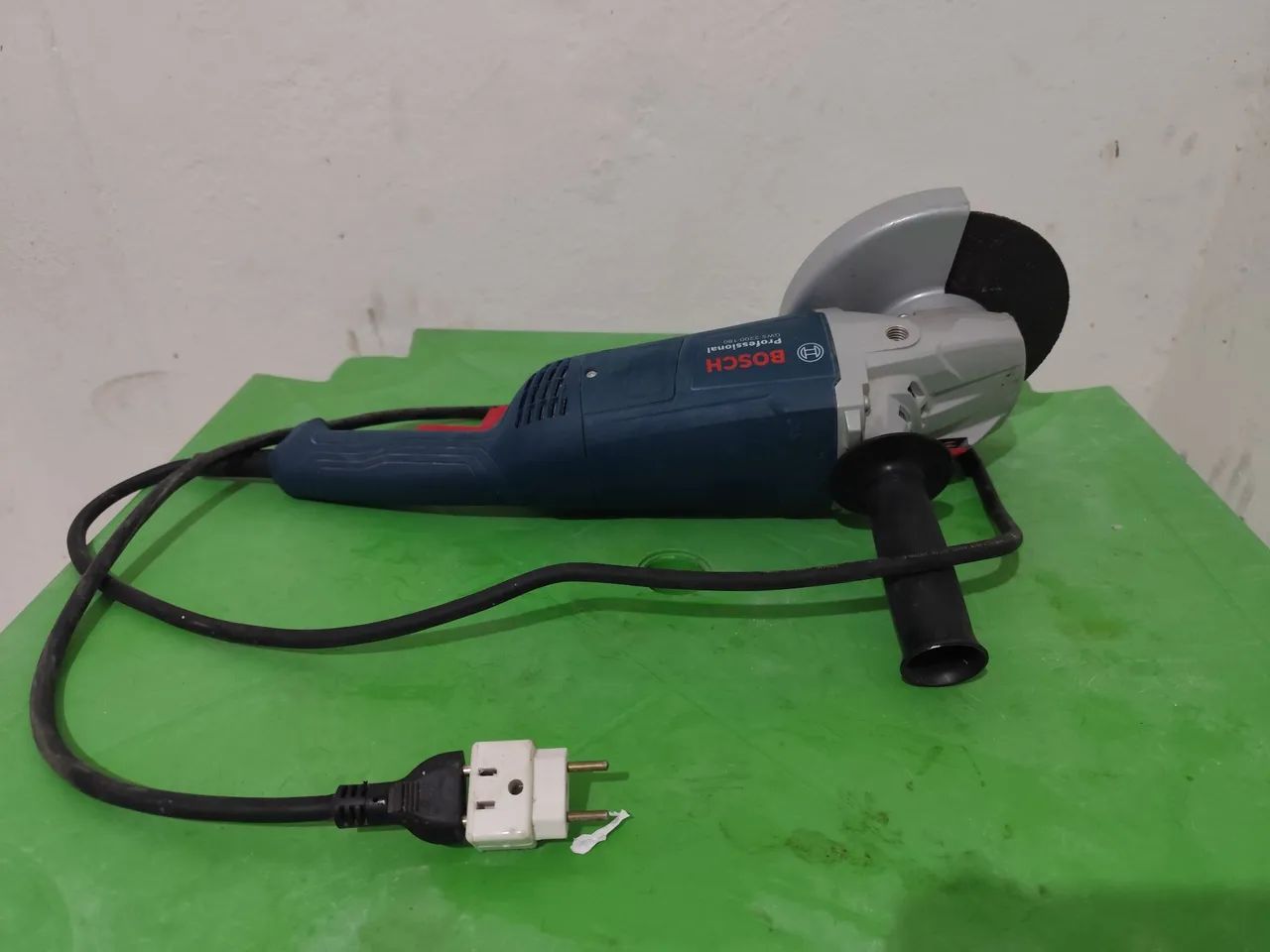 Esmerilhadeira Bosch GWS 2200-180 professional 
